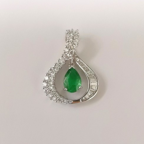 18K WG EMERALD,DIA PENDANT