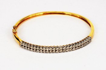 18K YG Diamond Bangle