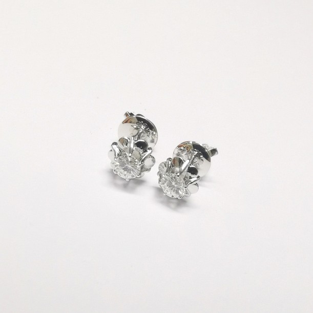 18K WG DIAMOND EARSTUD, EST.D2-0.40CT