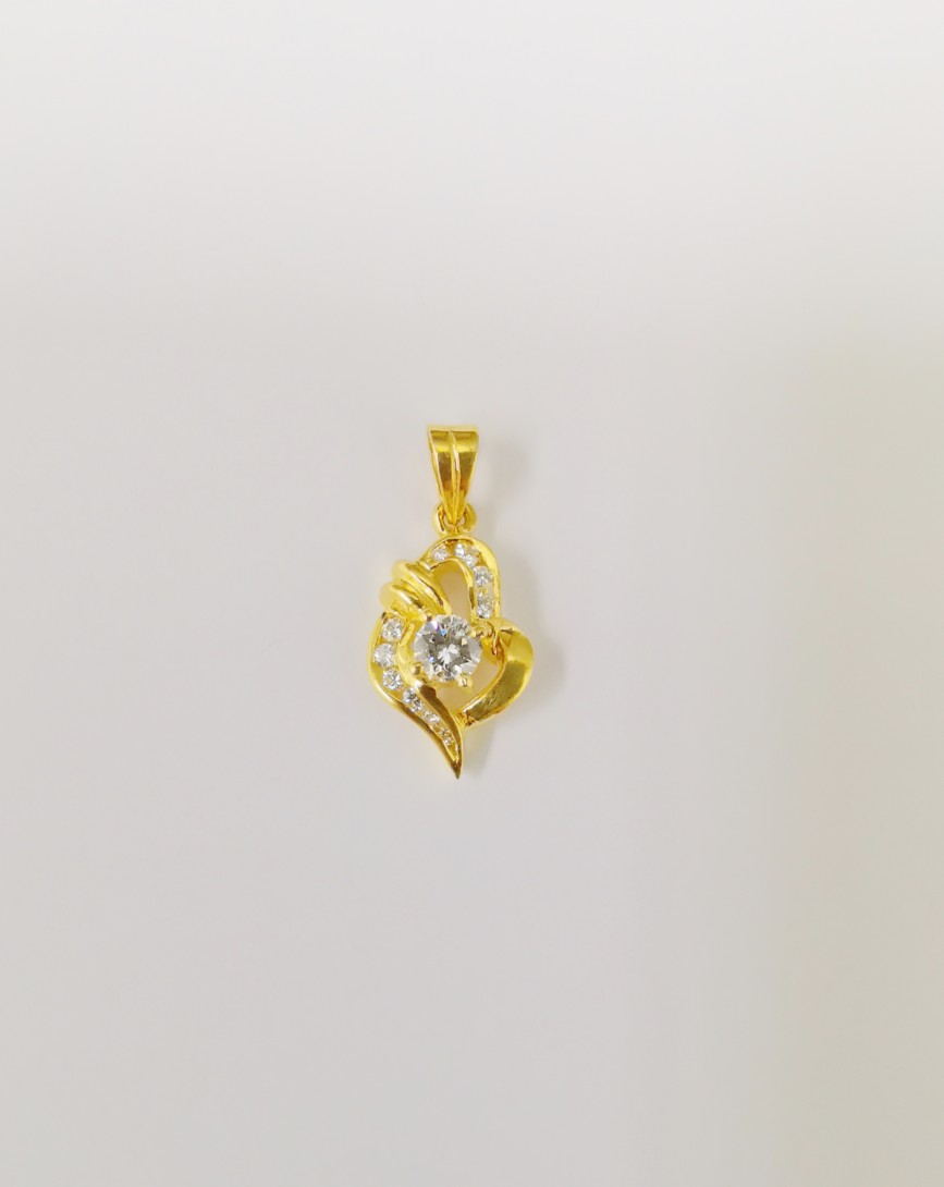 20K YG DIA PENDANT ESTIMATED D1-0.19CT, D10-0.05CT