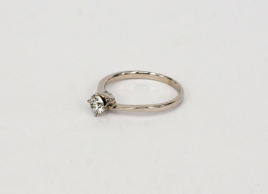 18K WG Diamond Ring