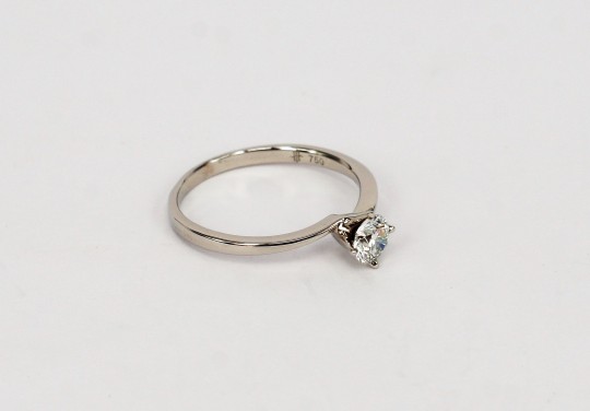 18K WG Diamond Ring