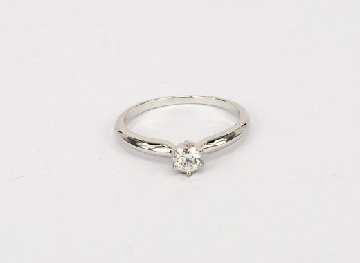 18K WG Diamond Ring