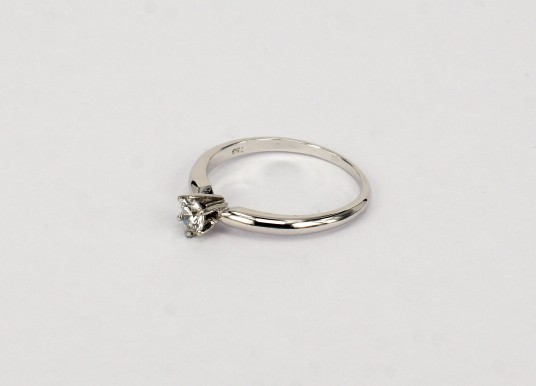 18K WG Diamond Ring