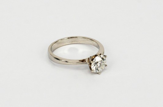 *18K WG Diamond Ring