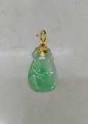 20K JADE PENDANT