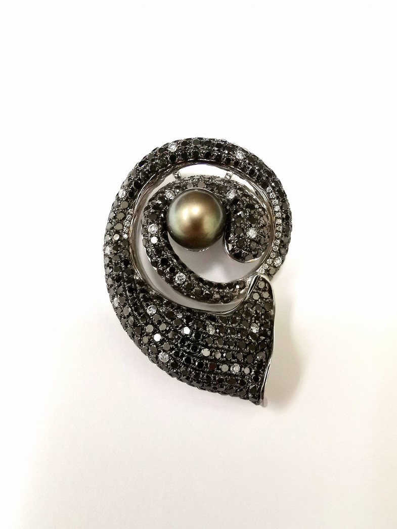 18K WG BLACK PEARL & DIA PENDANT